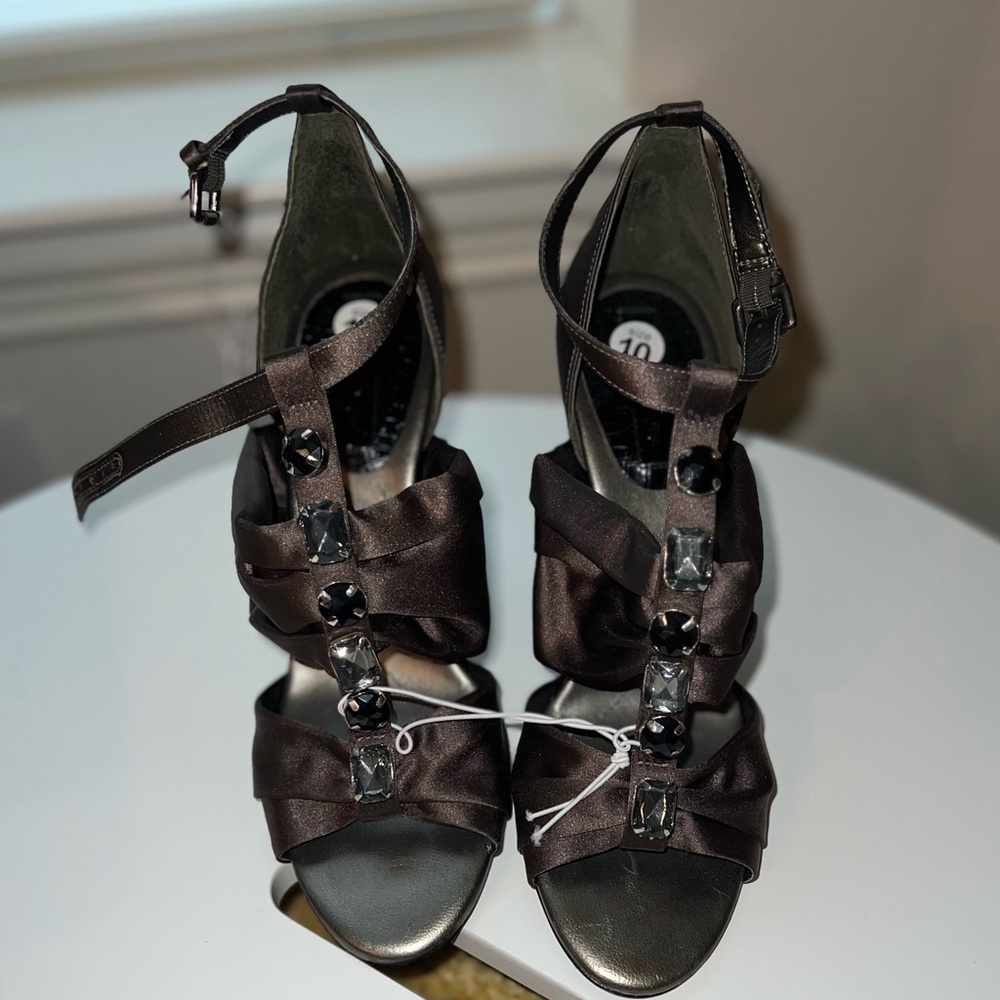 BCBG MAXAZRIA DARK GREY SATIN SHOES SIZE 10M